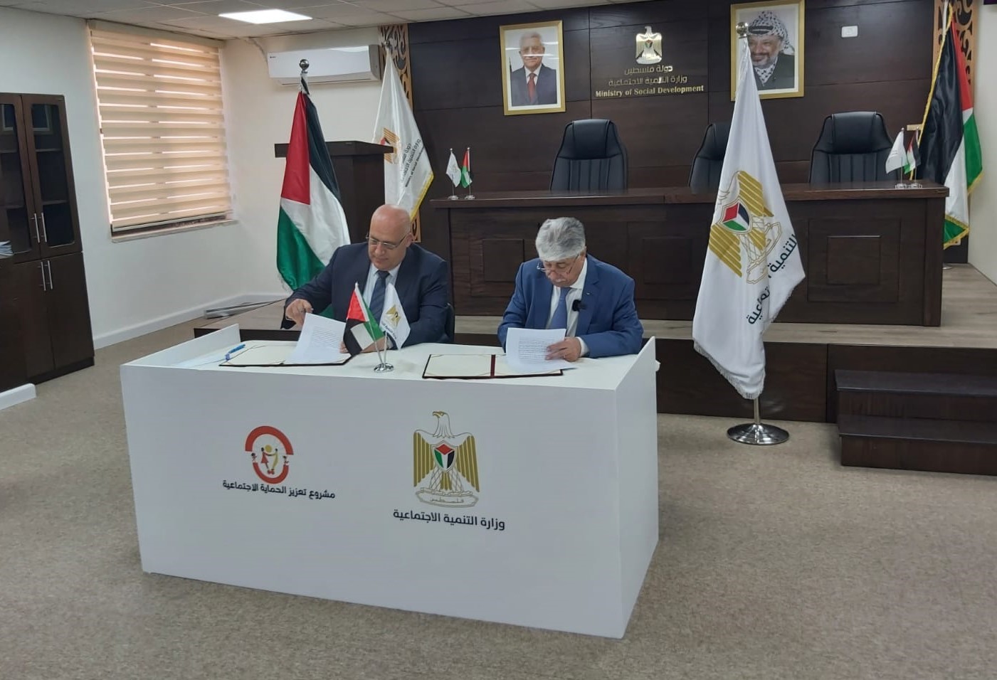 وزيرا "العمل و" التنمية الاجتماعية" يوقعان مذكرة تفاهم لتعزيز الوصول إلى البيانات الحكومية 

